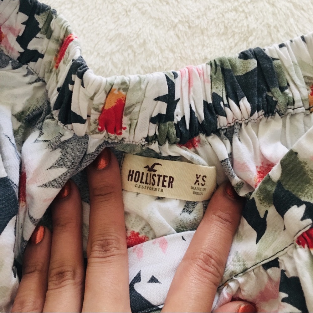 $5 W/ BUNDLE Hollister Dark Green Floral Skirt - Picture 6 of 8